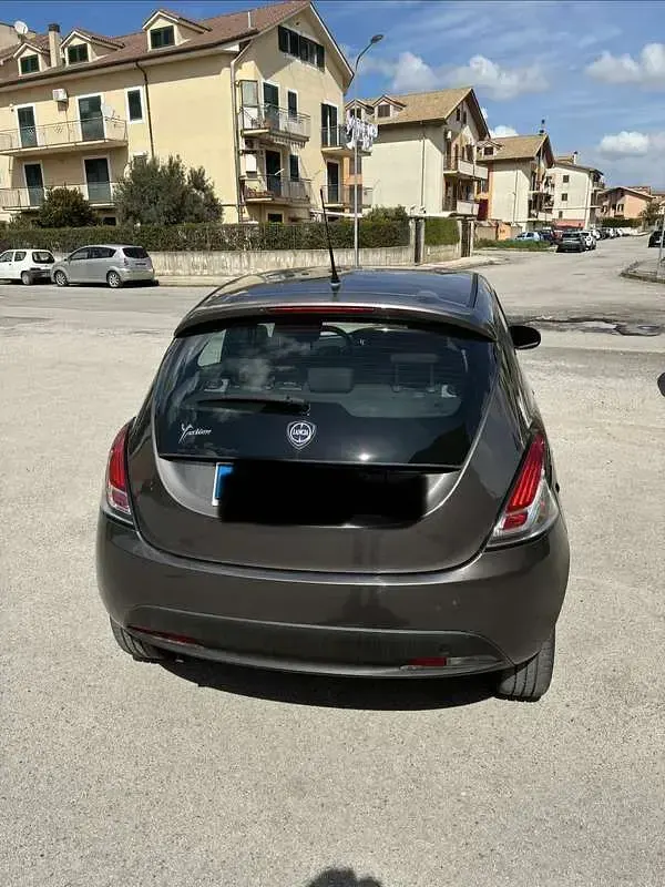 Usata Lancia Ypsilon Gold 69 CV (50 kW) 2013 Grigio Utilitaria