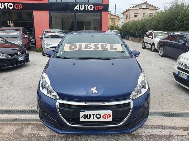 Blu Usata 2016 Peugeot 208 Due volumi | 7999 € (Buon prezzo) - Immagine 1/4