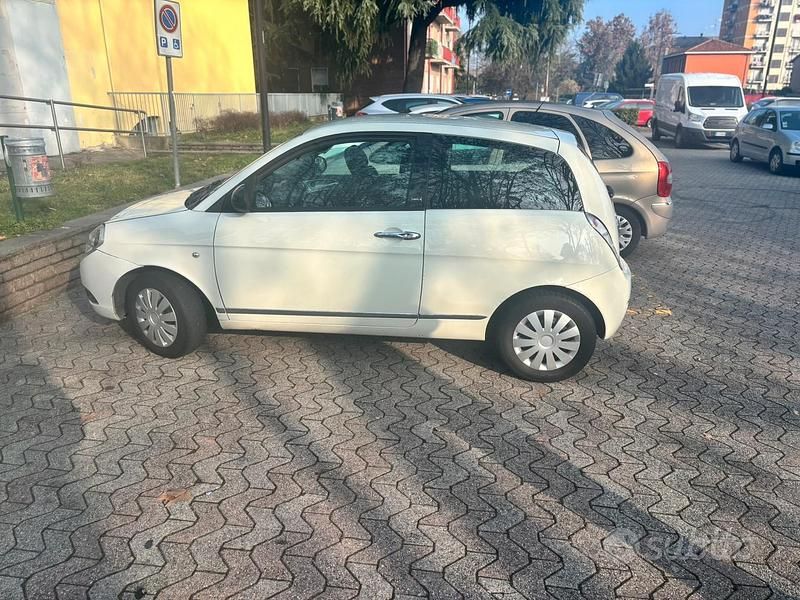 Usata Lancia Ypsilon 69 CV (50 kW) 2012 Bianco Utilitaria