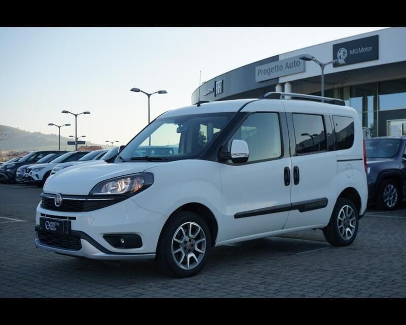 Bianco Usata 2018 Fiat Doblò Trekking Monovolume | 12.000 € (Buon prezzo) - Immagine 1/3