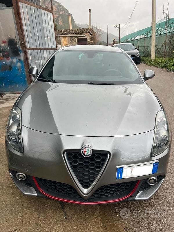 Usata Alfa Romeo Giulietta 120 CV (88 kW) 2018 Grigio Berlina