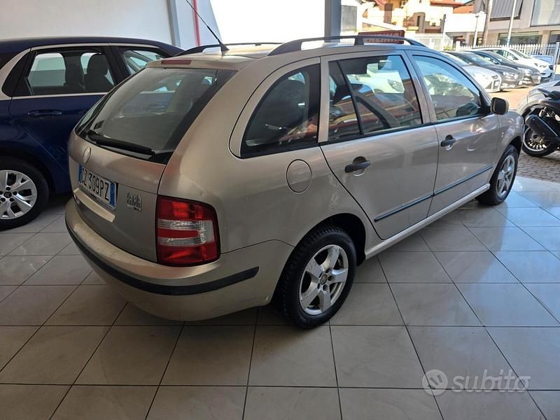 Usata Skoda Fabia 75 CV (55 kW) 2006 Marrone Station wagon