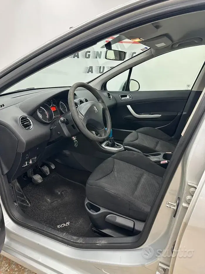 Usata Peugeot 308 Premium 90 CV (66 kW) 2010 Grigio Berlina