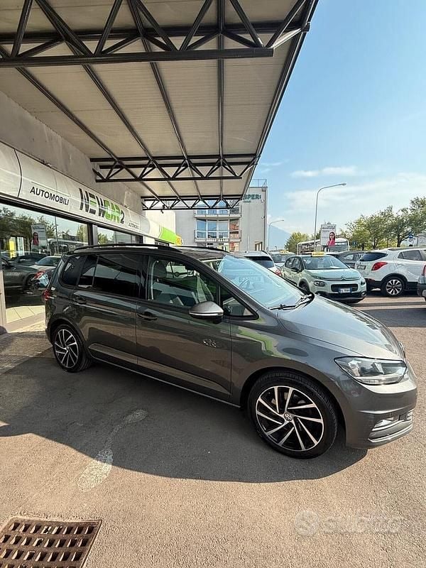 Usata VW Touran Executive 116 CV (85 kW) 2017 Grigio Monovolume