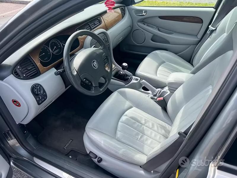 Usata Jaguar X-type 196 CV (144 kW) 2003 Grigio Berlina