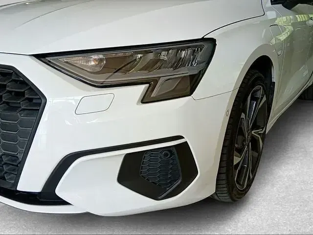Usata Audi A3 Sportback e-tron Business 204 CV (150 kW) 2024 Bianco ibis Utilitaria