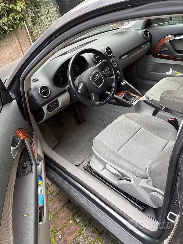 Usata Audi A3 140 CV (102 kW) 2005 Grigio Utilitaria