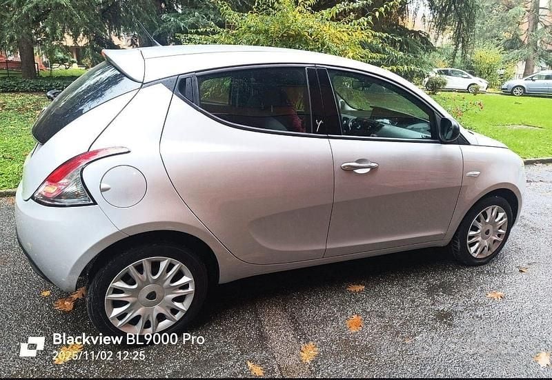 Grigio Usata 2014 Lancia Ypsilon Due volumi | 8300 € - Immagine 1/4