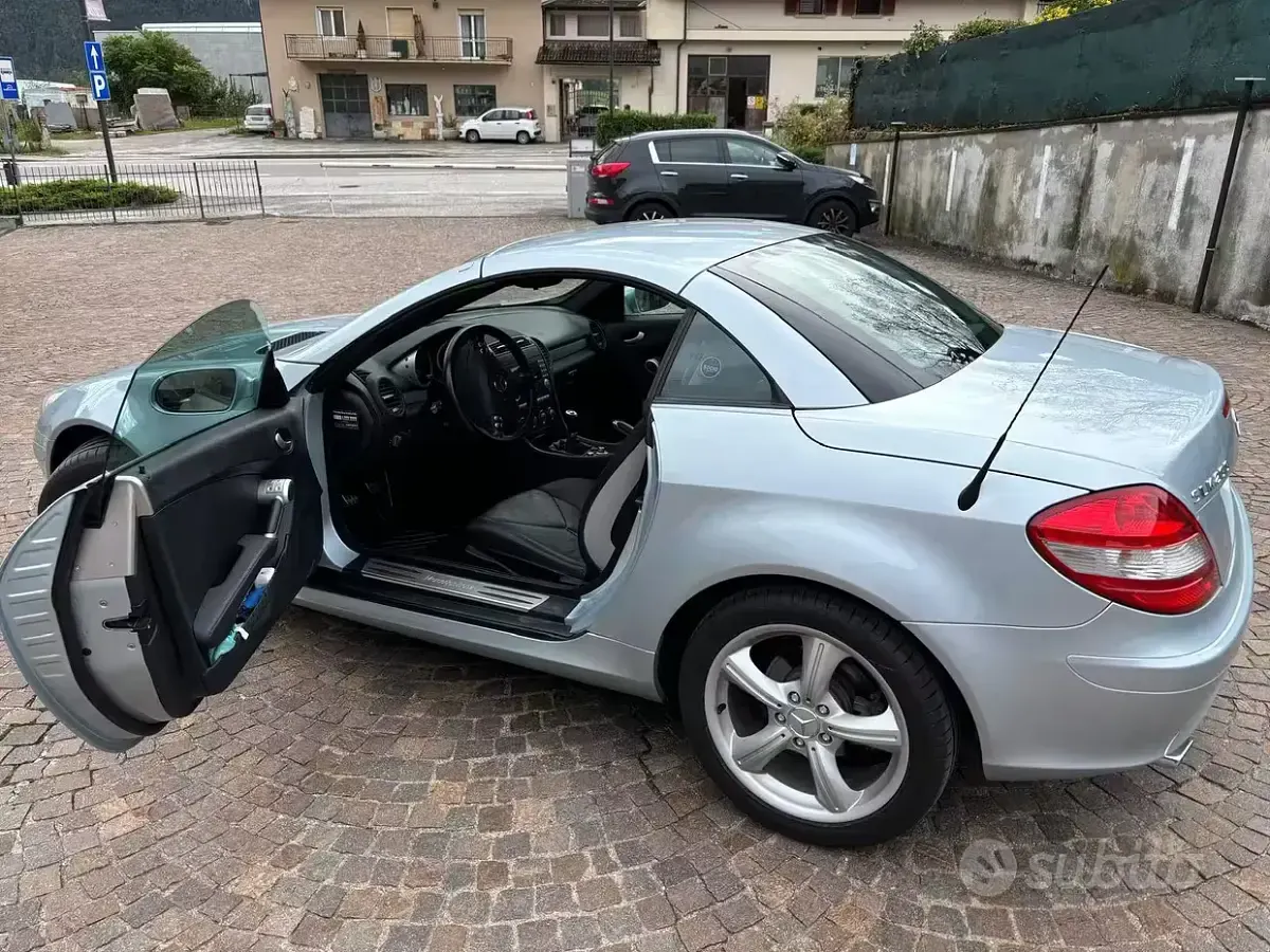 Usata Mercedes SLK200 163 CV (119 kW) 2007 Grigio Cabrio
