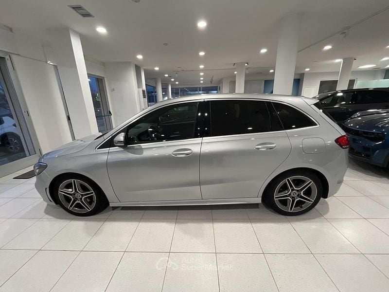Usata Mercedes B180 Premium 116 CV (85 kW) 2020 Argento Monovolume