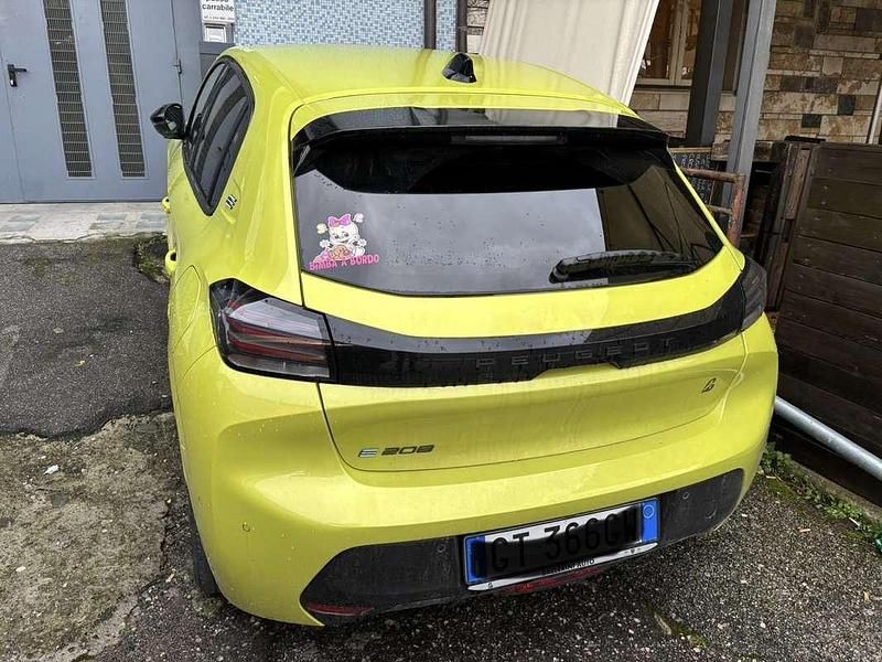 Usata Peugeot 208 Allure 61 kW (84 CV) 2024 Utilitaria