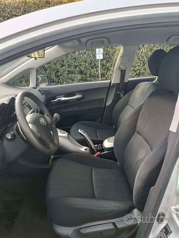Usata Toyota Auris 90 CV (66 kW) 2010 Grigio Utilitaria