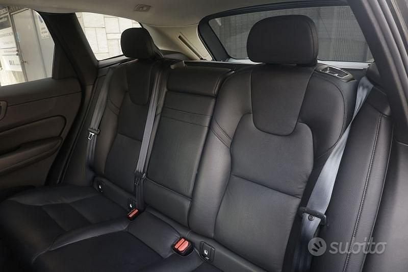 Usata Volvo XC60 R-Design 197 CV (144 kW) 2019 Nero SUV