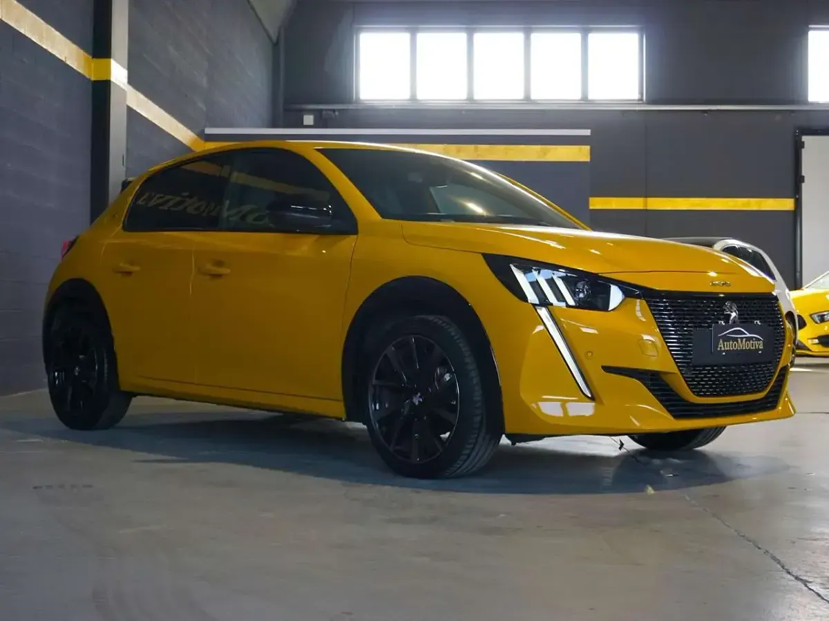 Usata Peugeot 208 GT-line 101 CV (74 kW) 2023 Giallo Utilitaria