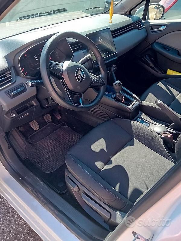 Usata Renault Clio V 101 CV (74 kW) 2021 Bianco Berlina