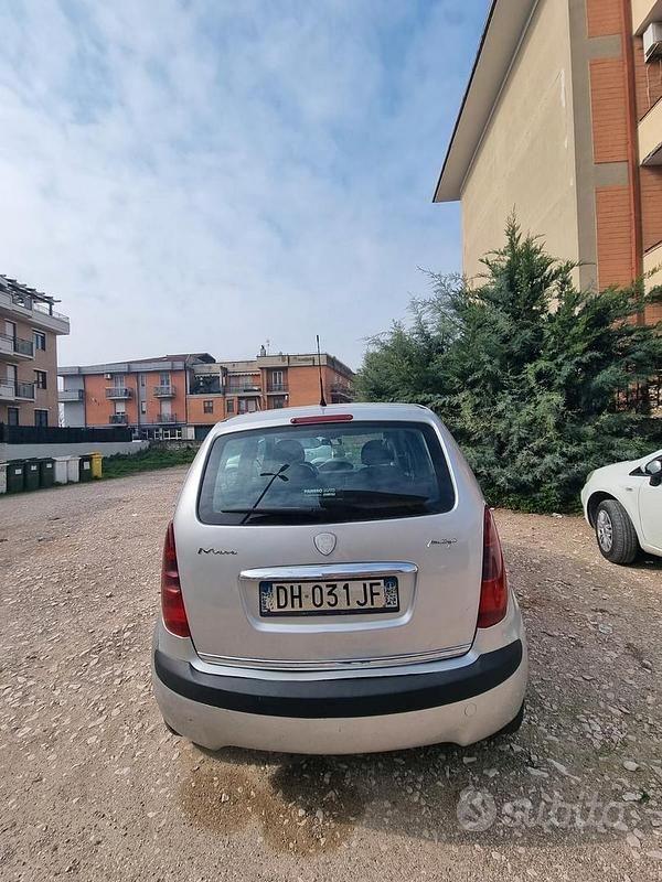 Usata Lancia Musa 90 CV (66 kW) 2007 Grigio Monovolume