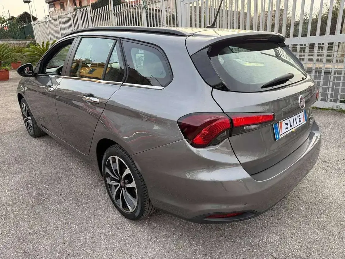 Usata Fiat Tipo Lounge 120 CV (88 kW) 2020 Grigio topo Station wagon