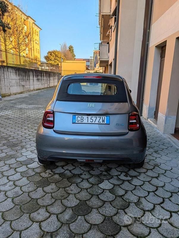 Usata Fiat 500e Icon 41 kW (57 CV) 2020 Grigio Cabrio