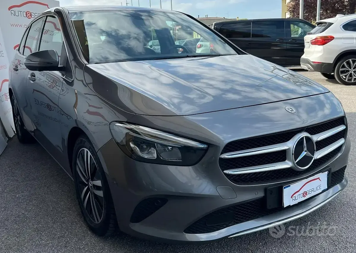 Usata Mercedes B200 150 CV (110 kW) 2022 Grigio Utilitaria