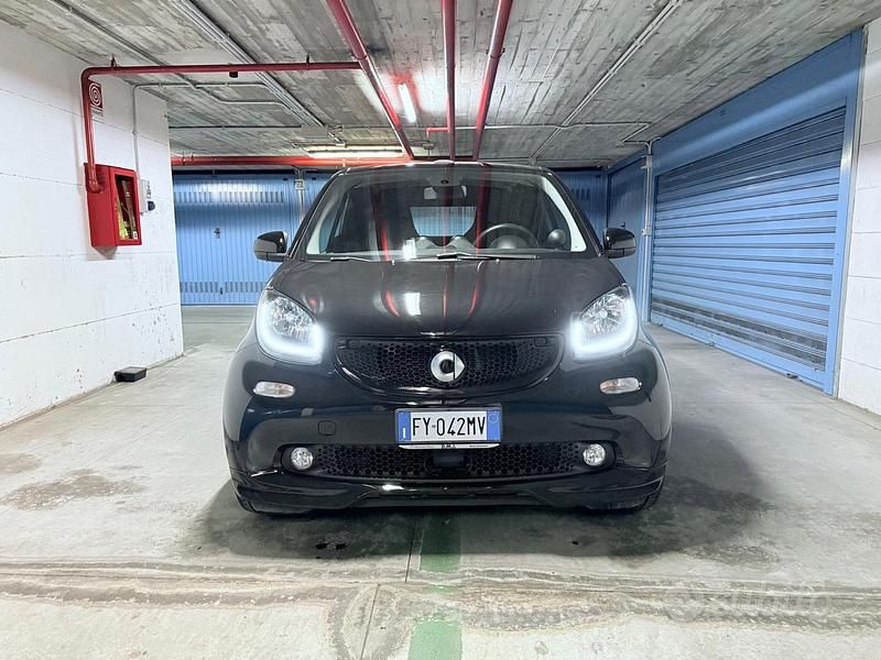 Usata Smart ForTwo Cabrio Superpassion 90 CV (66 kW) 2019 Nero Cabrio