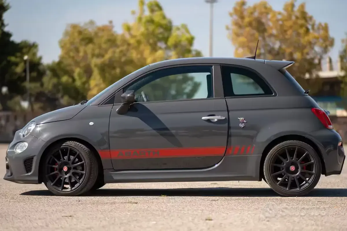 Usata Abarth 695 165 CV (121 kW) 2018 Grigio Utilitaria