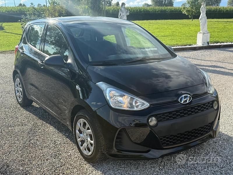 Nero Usata 2018 Hyundai i10 Classic Due volumi | 7850 € (Ottimo prezzo) - Immagine 1/4
