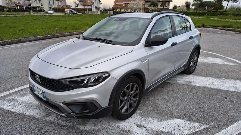 Usata Fiat Tipo Cross 101 CV (74 kW) 2020 Grigio Berlina