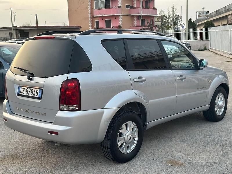 Usata Ssangyong (KGM) Rexton 165 CV (121 kW) 2005 Grigio SUV