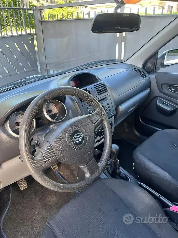Usado Suzuki Ignis 99 CV (72 kW) 2005 Gris Utilitario