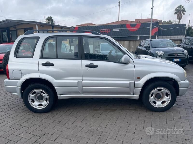 Usata Suzuki Grand Vitara 109 CV (80 kW) 2003 Grigio SUV