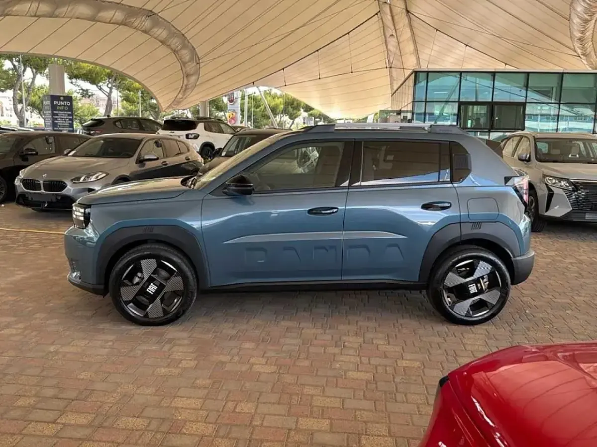 Nuova Fiat Grande Panda La Prima 101 CV (74 kW) 2025 Blu Utilitaria
