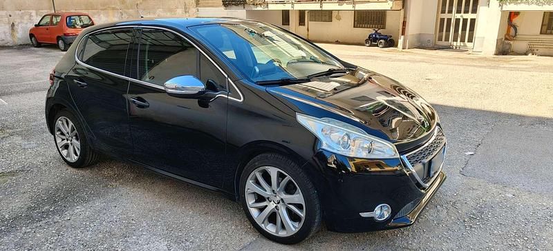 Usata Peugeot 208 S 114 CV (83 kW) 2013 Nero Utilitaria