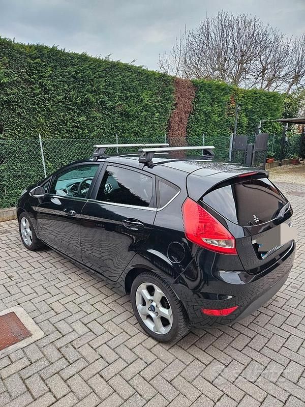 Usata Ford Fiesta 60 CV (44 kW) 2011 Nero Utilitaria