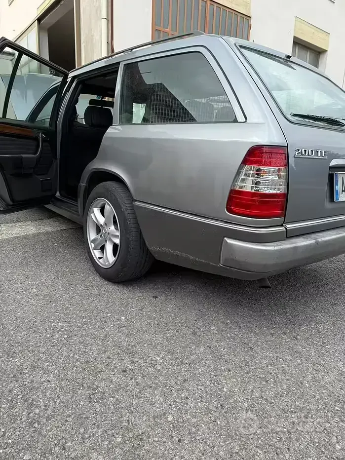 Usata Mercedes 200 122 CV (89 kW) 1990 Grigio Station wagon