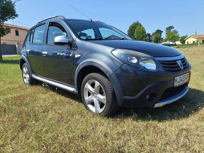 Usata Dacia Sandero Stepway 84 CV (61 kW) 2012 Grigio Berlina