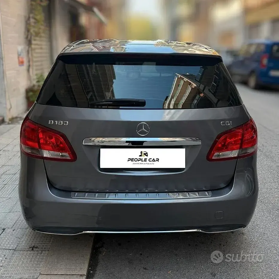 Usata Mercedes B180 Executive 109 CV (80 kW) 2015 Grigio Utilitaria