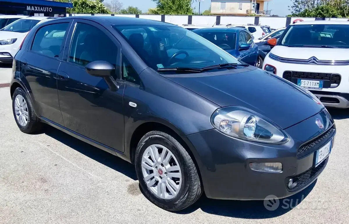 Gebraucht Fiat Punto Lounge 69 PS (50 kW) 2015 Grau Kleinwagen