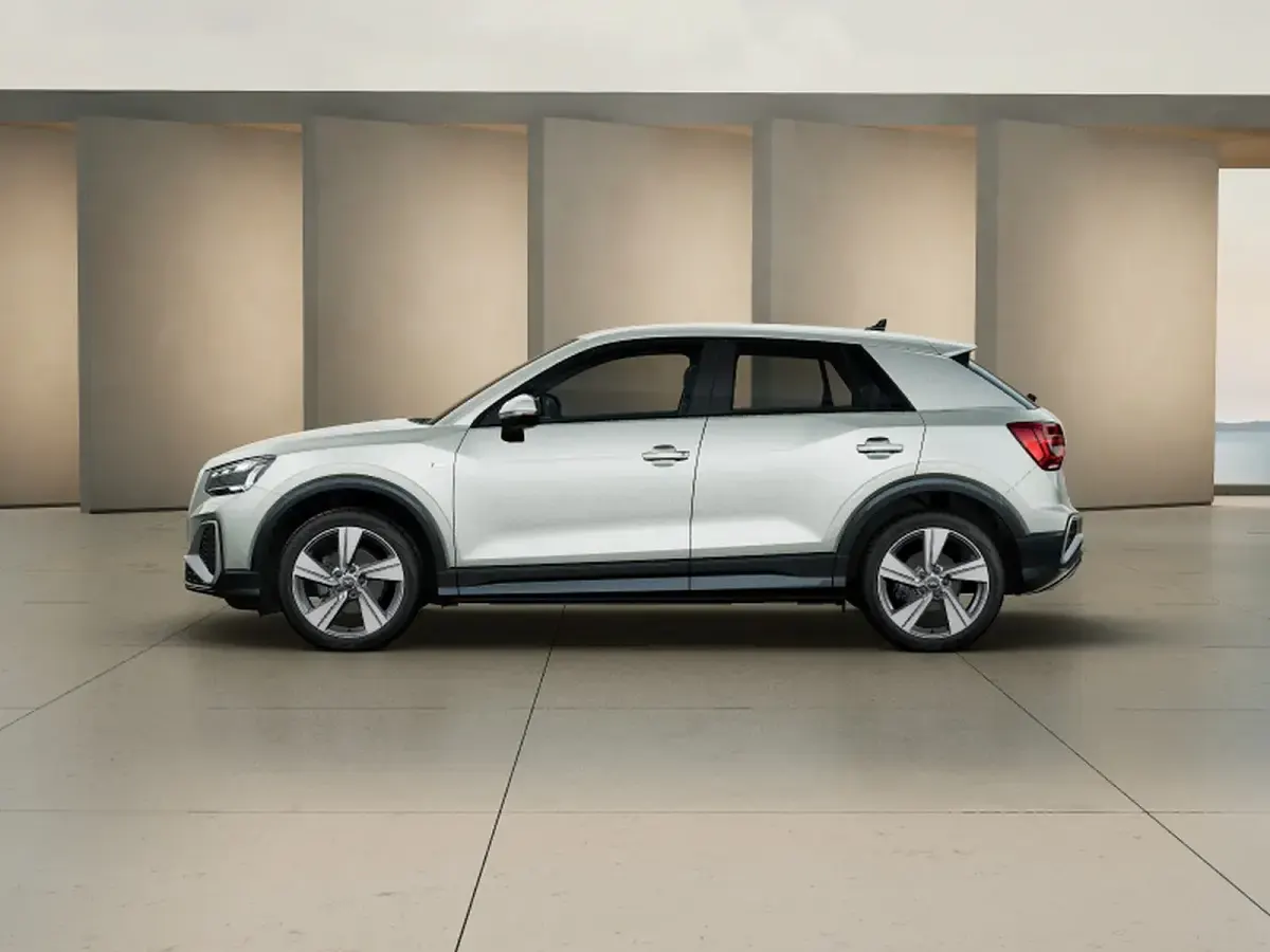 Nuova Audi Q2 S-Line 2026 Argento cavo metallizzato SUV