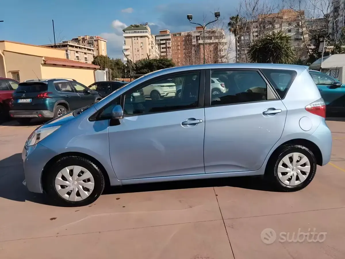 Usata Toyota Verso 99 CV (72 kW) 2012 Blu Monovolume