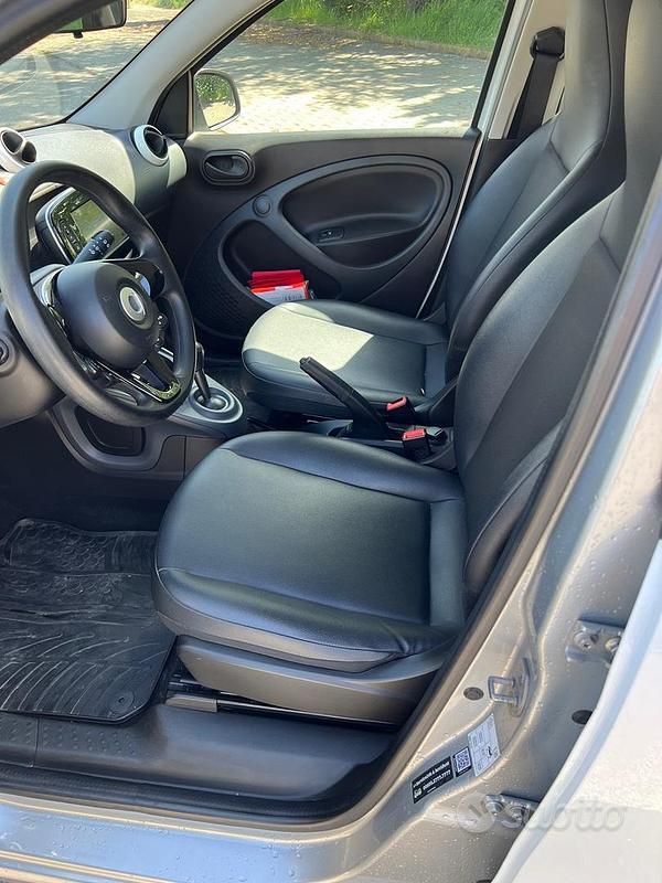 Begagnad Smart ForFour 71 HK (52 kW) 2019 Vit Halvkombi