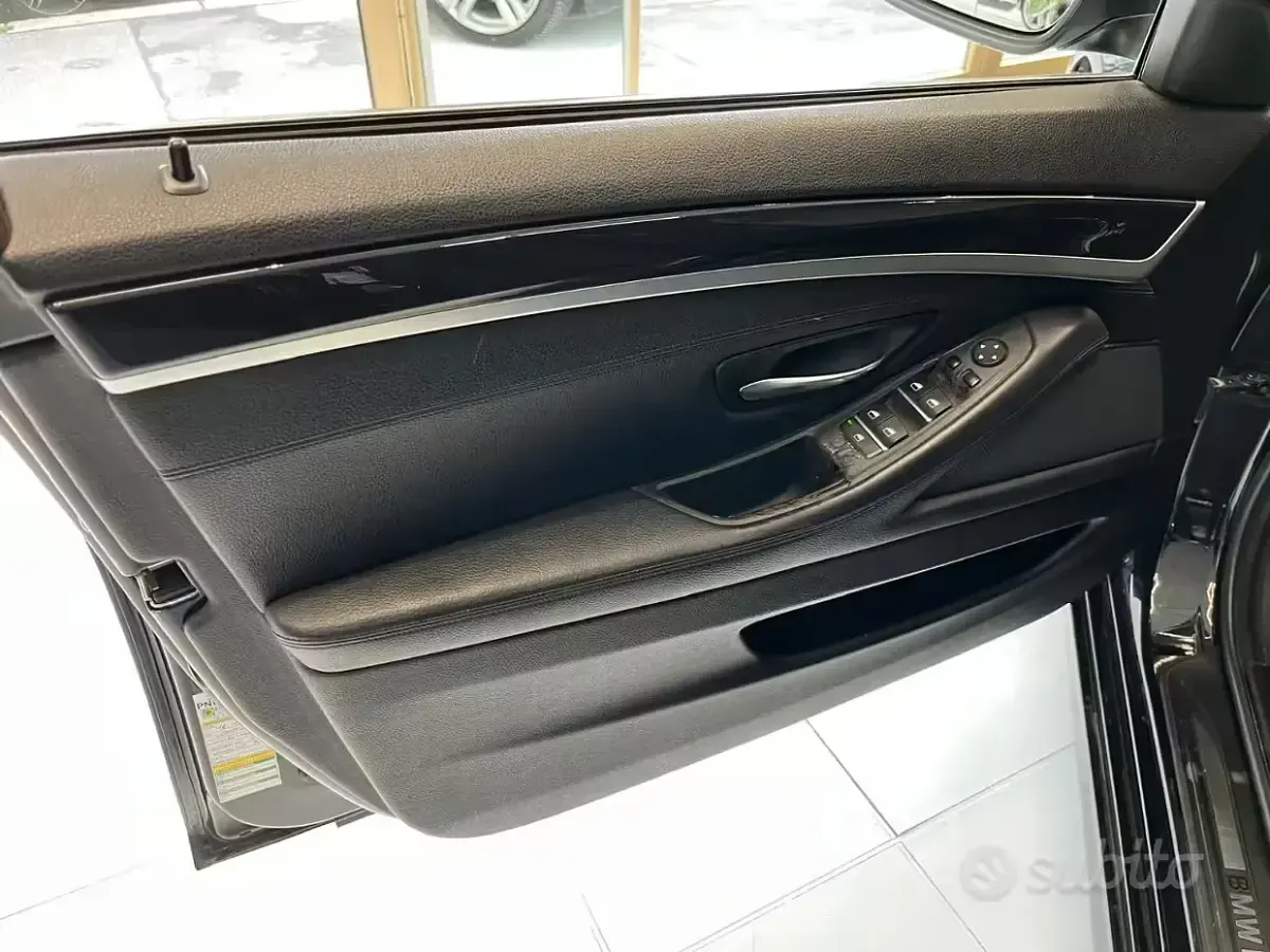 Begagnad BMW 530 Efficient Dynamics 258 HK (189 kW) 2013 Svart Kombi