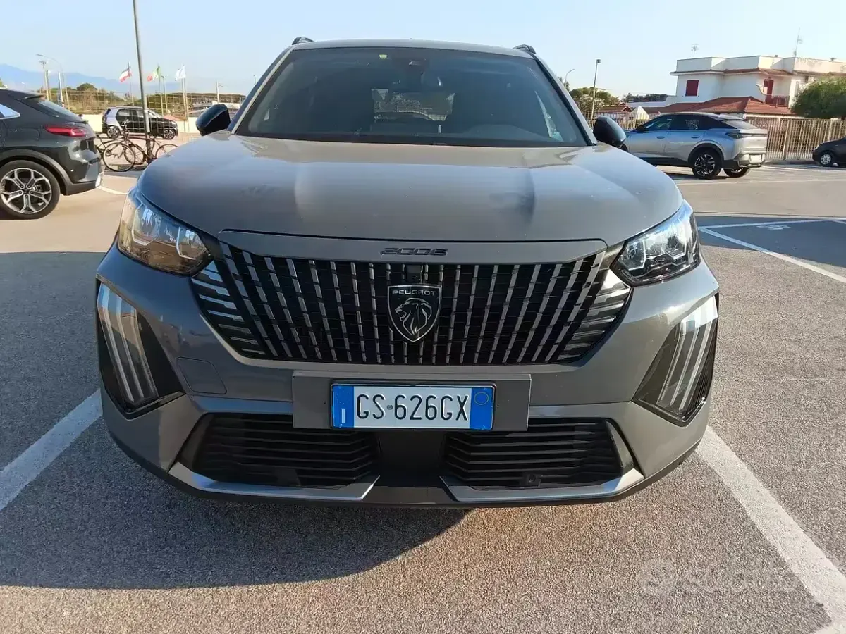 Usata Peugeot 2008 Allure 130 CV (95 kW) 2024 Grigio SUV