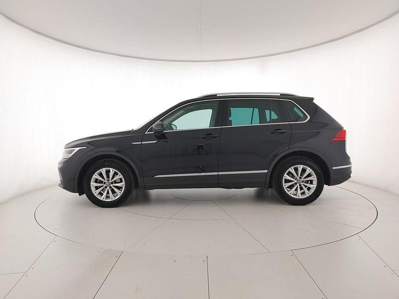 Gebraucht VW Tiguan Life 150 PS (110 kW) 2020 Schwarz SUV