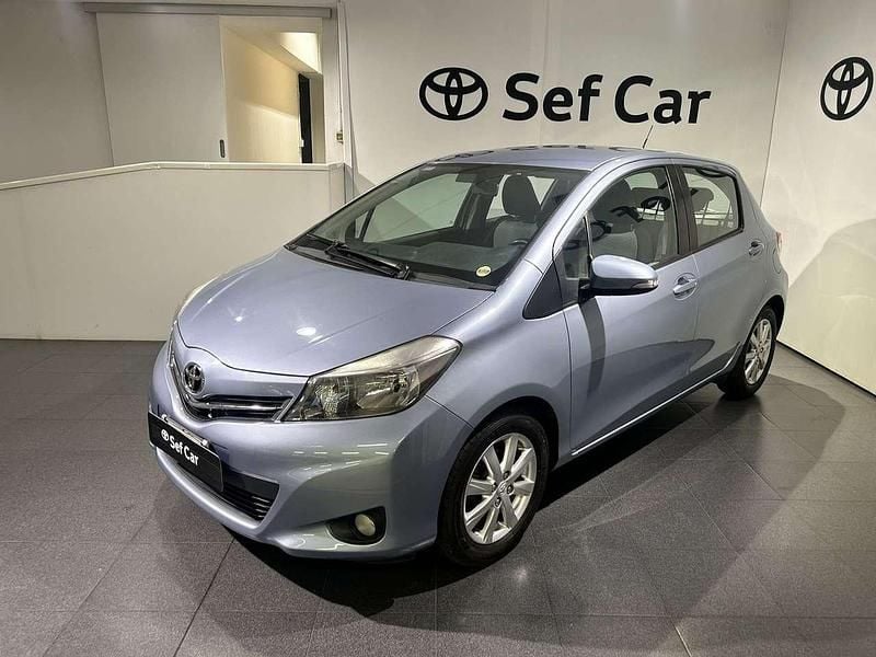 Blu Usata 2011 Toyota Yaris Lounge Tre volumi | 5900 € (Buon prezzo) - Immagine 1/3