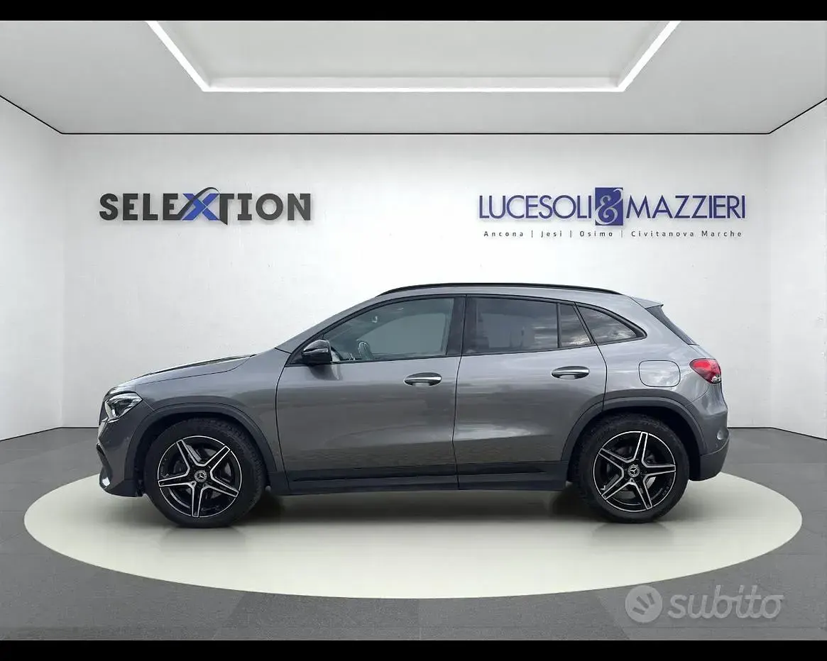 Begagnad Mercedes GLA180 Premium 116 HK (85 kW) 2022 Grå SUV