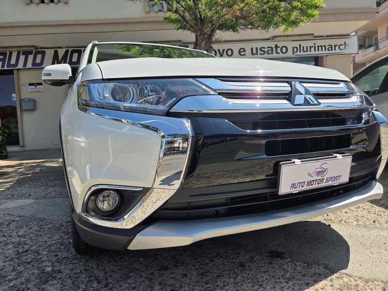 Usata Mitsubishi Outlander Intense 150 CV (110 kW) 2016 Bianco SUV