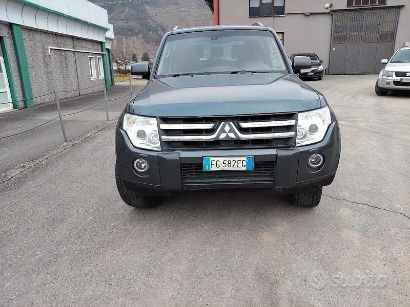Usata Mitsubishi Pajero Instyle 170 CV (125 kW) 2010 Grigio SUV