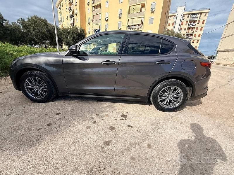Usata Alfa Romeo Stelvio 190 CV (139 kW) 2022 Grigio SUV