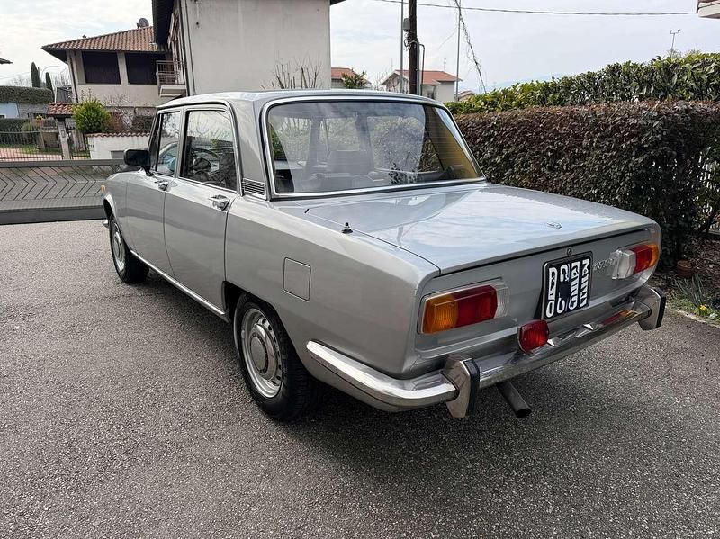 Usata Alfa Romeo 1750 118 CV (86 kW) 1972 Grigio Berlina