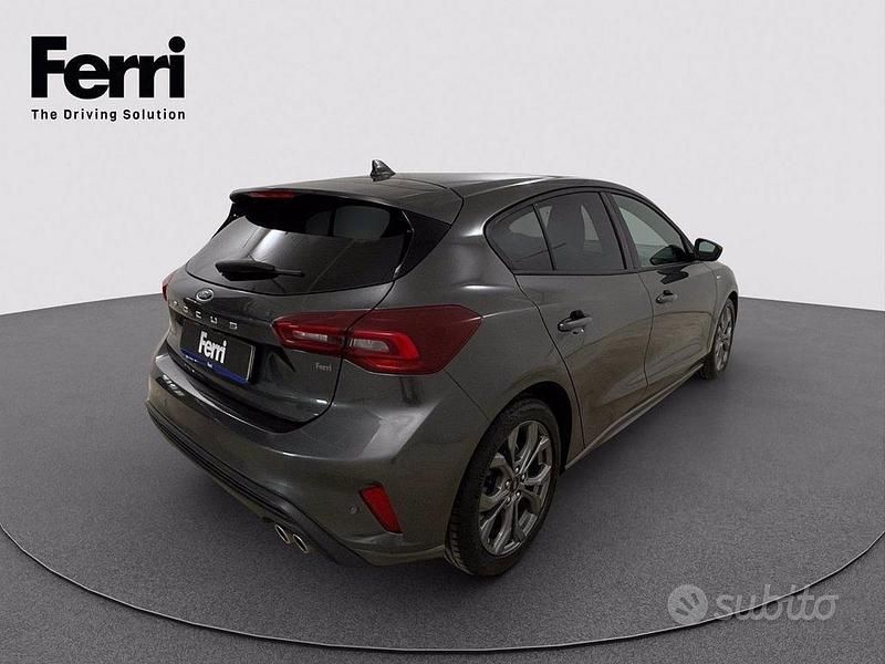 Usata Ford Focus ST-Line 120 CV (88 kW) 2022 Magnetic grey Berlina